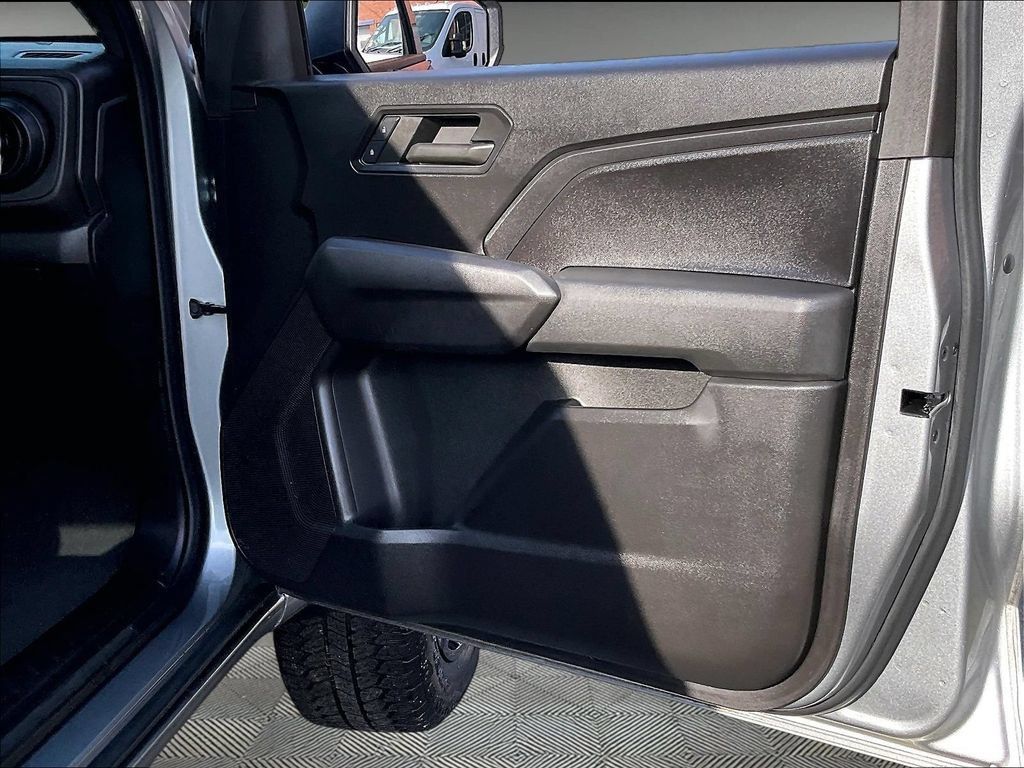 Used 2023 Chevrolet Colorado Trail Boss AWD/4WD image 12