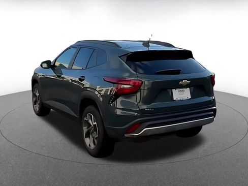 Used 2025 Chevrolet Trax LT image 9