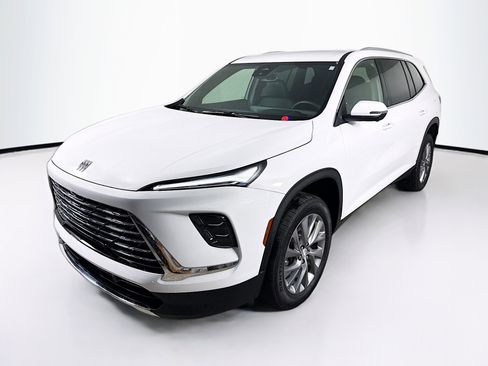 Used 2025 Buick Enclave Preferred image 4