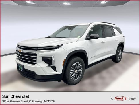 Certified 2026 Chevrolet Traverse LT AWD/4WD image 1