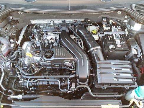 Certified 2022 Volkswagen Taos SEL w/ Panoramic Sunroof Package image 28