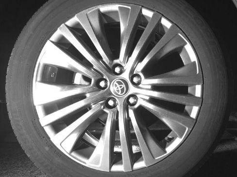 Used 2023 Toyota Venza XLE image 19