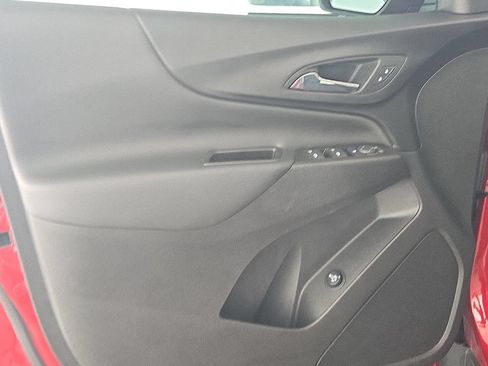 Used 2024 Chevrolet Equinox LT FWD image 27