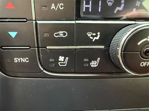 Used 2011 Jeep Grand Cherokee Overland image 25