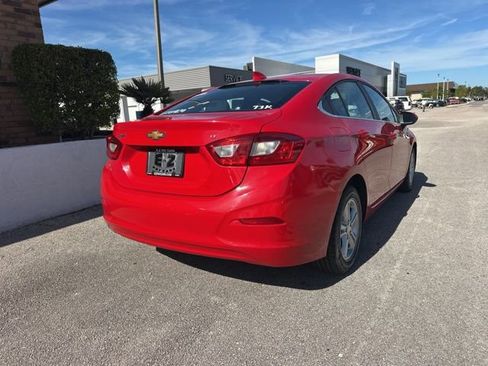 Used 2018 Chevrolet Cruze LT FWD image 6