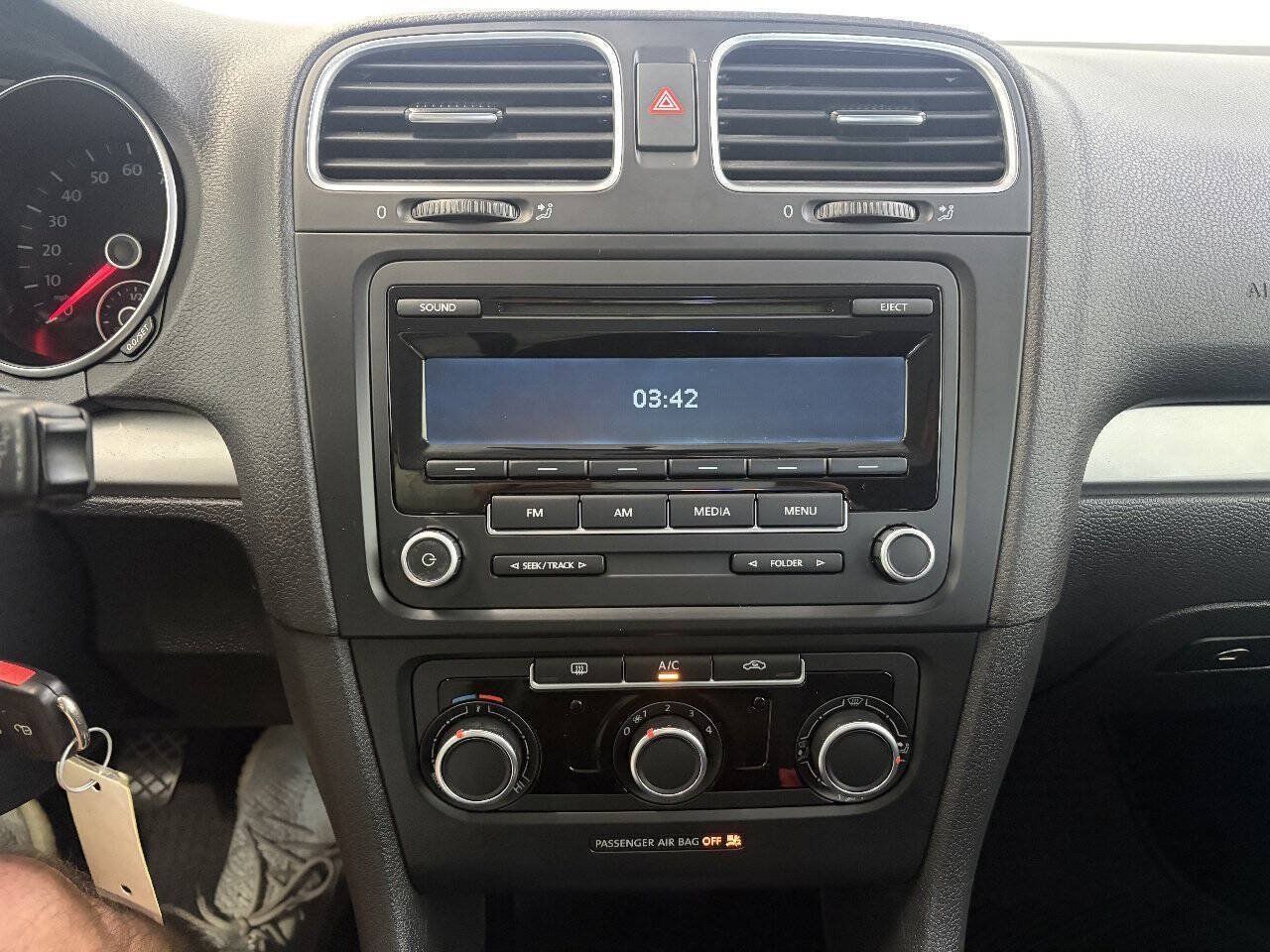 Used 2013 Volkswagen Golf 2-Door FWD image 12