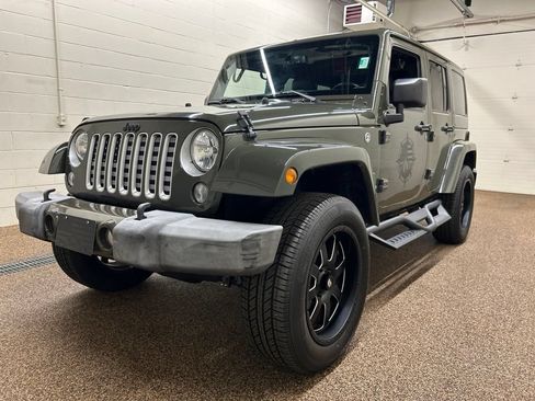 Used 2016 Jeep Wrangler Unlimited Sahara w/ Dual Top Group AWD/4WD image 5