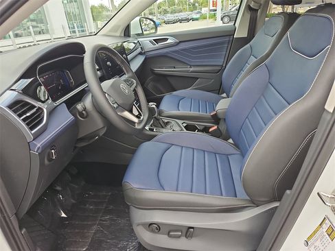 New 2025 Volkswagen Taos SEL image 9