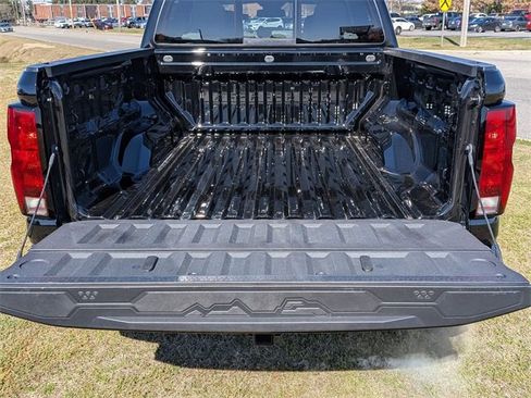 Used 2024 Chevrolet Colorado LT w/ LT Convenience Package II image 32