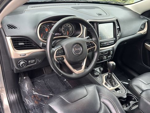 Used 2018 Jeep Cherokee Limited AWD/4WD image 10