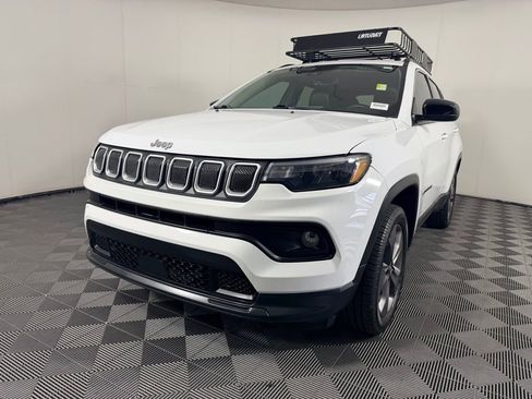 Used 2022 Jeep Compass Latitude AWD/4WD image 3
