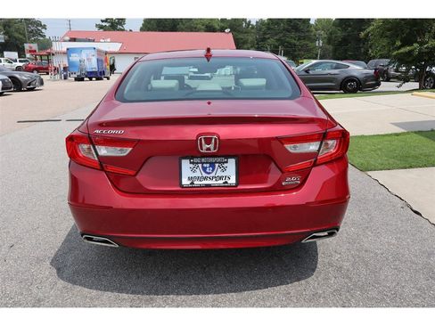 Used 2018 Honda Accord Touring image 4