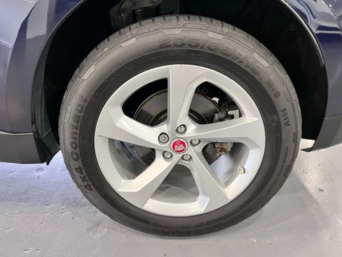 Used 2018 Jaguar F-PACE Premium image 5