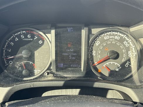 Used 2020 Toyota Tacoma SR image 21