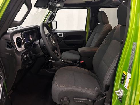 New 2025 Jeep Gladiator Sport AWD/4WD image 12