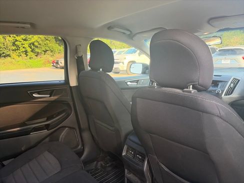 Used 2018 Ford Edge SE FWD image 13