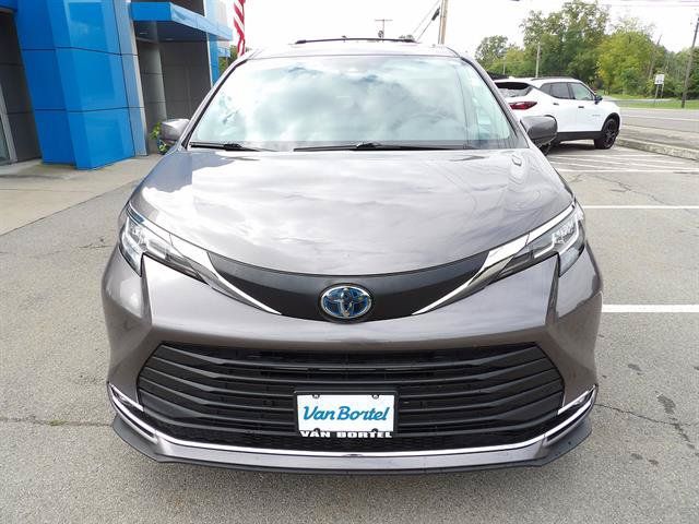 Used 2022 Toyota Sienna XLE FWD image 8