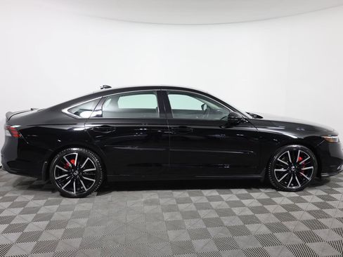 Used 2023 Honda Accord Touring image 4