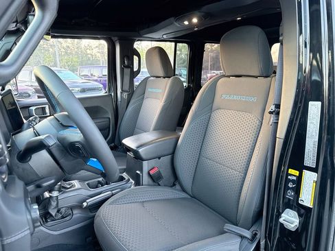 Used 2024 Jeep Wrangler Unlimited Rubicon 4xe w/ Technology Group image 11