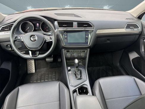 Used 2021 Volkswagen Tiguan SE w/ Panoramic Sunroof Package FWD image 17