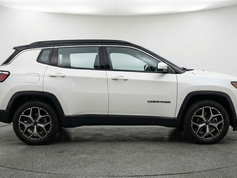 Used 2025 Jeep Compass Limited AWD/4WD image 11