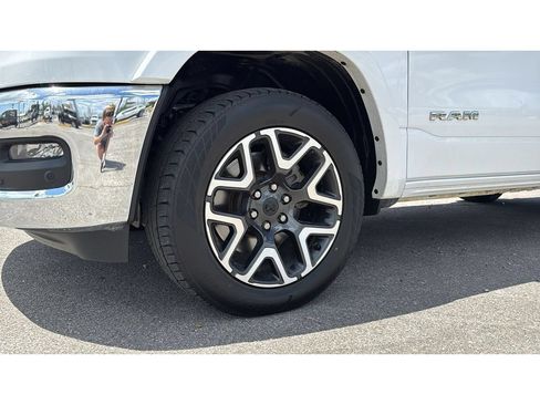 Used 2025 RAM 1500 Laramie AWD/4WD image 12
