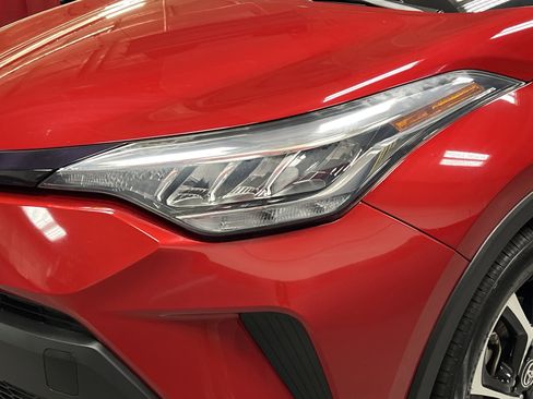 Used 2022 Toyota C-HR XLE FWD image 6