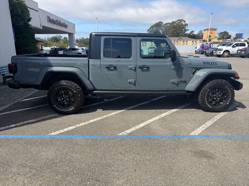 Used 2025 Jeep Gladiator Sport AWD/4WD image 22