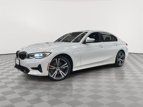 Used 2021 BMW 330e xDrive w/ Convenience Package image 3