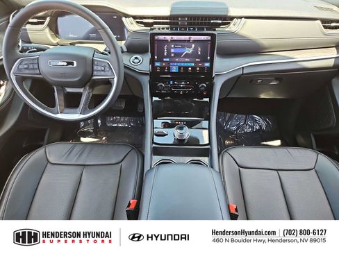 Used 2025 Jeep Grand Cherokee Limited w/ Luxury Tech Group II AWD/4WD image 15