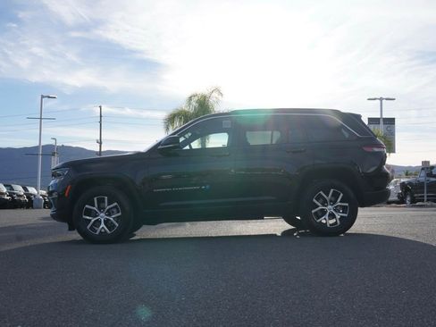 Certified 2024 Jeep Grand Cherokee Limited image 7