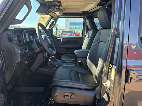 New 2025 Jeep Gladiator Rubicon w/ Convenience Group image 9