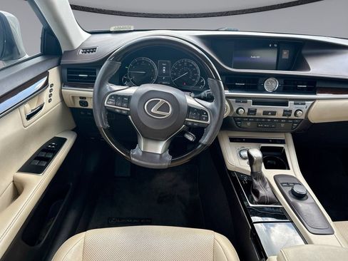 Used 2018 Lexus ES 350 w/ Premier Package FWD image 9