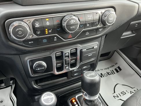 Used 2023 Jeep Wrangler Unlimited w/ Cold Weather Group image 27