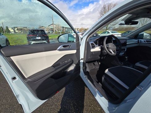 New 2026 Volkswagen Taos SE image 23