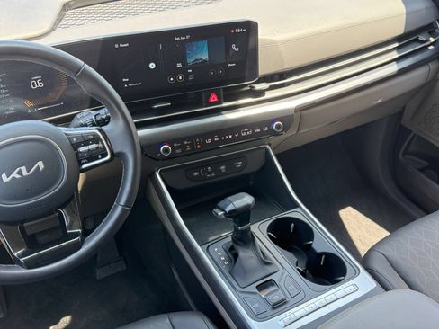 Used 2026 Kia Carnival FWD image 21
