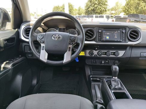 Used 2019 Toyota Tacoma SR5 AWD/4WD image 11