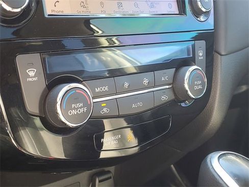 Used 2018 Nissan Rogue SL w/ Premium Package image 29