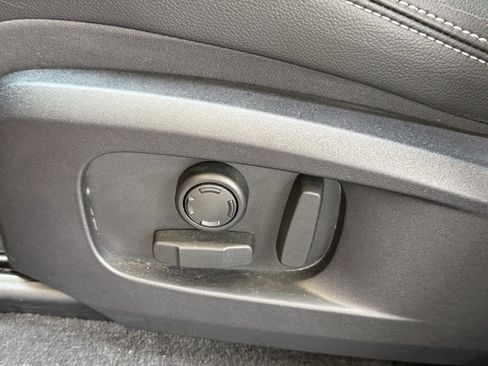 Used 2025 Jaguar F-PACE R-Dynamic S image 13