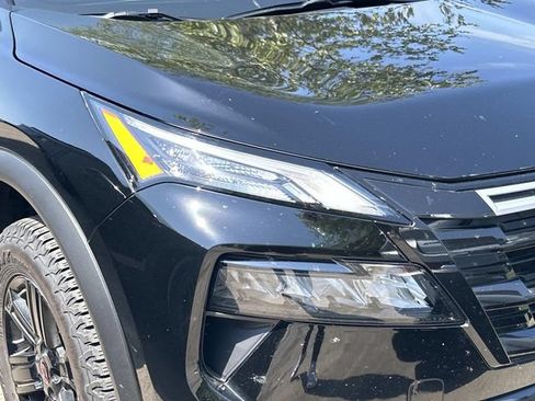 Used 2025 Nissan Rogue SV AWD/4WD image 3