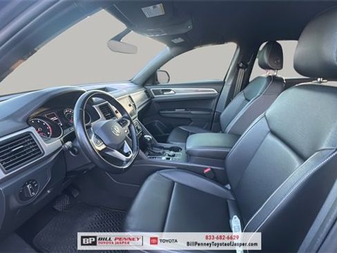 Used 2020 Volkswagen Atlas Cross Sport SE w/ Towing Package image 11