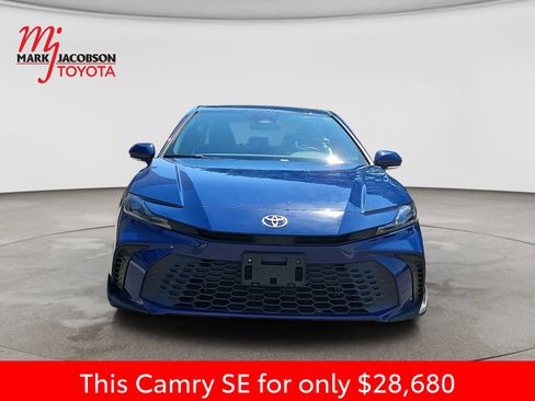 Used 2025 Toyota Camry SE FWD image 3