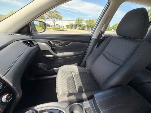 Used 2018 Nissan Rogue S AWD/4WD image 18