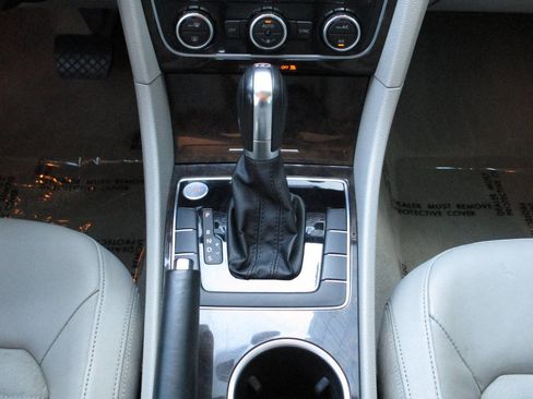 Used 2014 Volkswagen Passat TDI SEL Premium FWD image 20