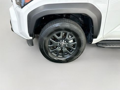 Used 2025 Toyota 4Runner SR5 AWD/4WD image 11