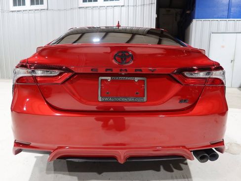 Used 2021 Toyota Camry SE w/ Convenience Package FWD image 4