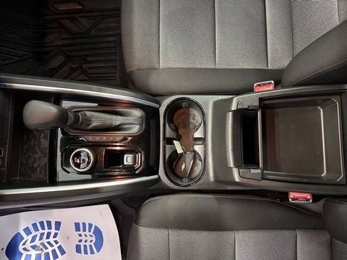 Used 2024 Chevrolet Colorado Trail Boss w/ Technology Package image 31