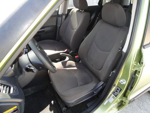 Used 2013 Kia Soul STICK SHIFT! FWD image 9