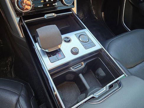 Used 2023 Land Rover Range Rover SE image 30