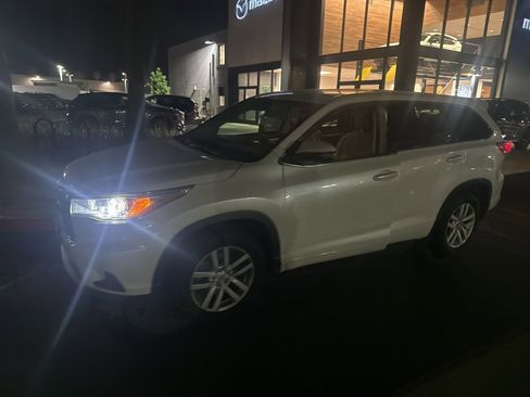 Used 2015 Toyota Highlander LE image 4